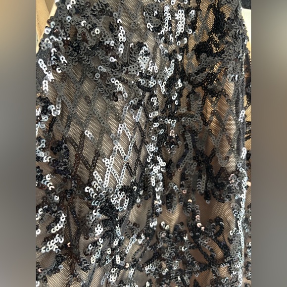 Elegant Black Sequin Midi Dress - Picture 3 of 7